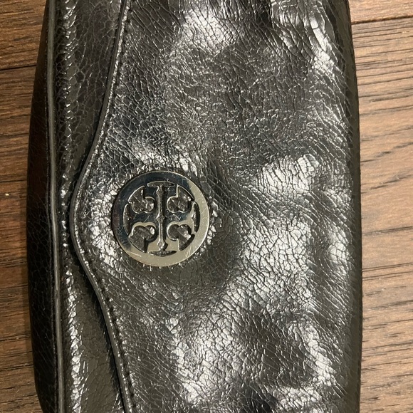 Tory Burch Black Mini Robinson Clutch and Crossbody with Black Chain Strap - Picture 2 of 8